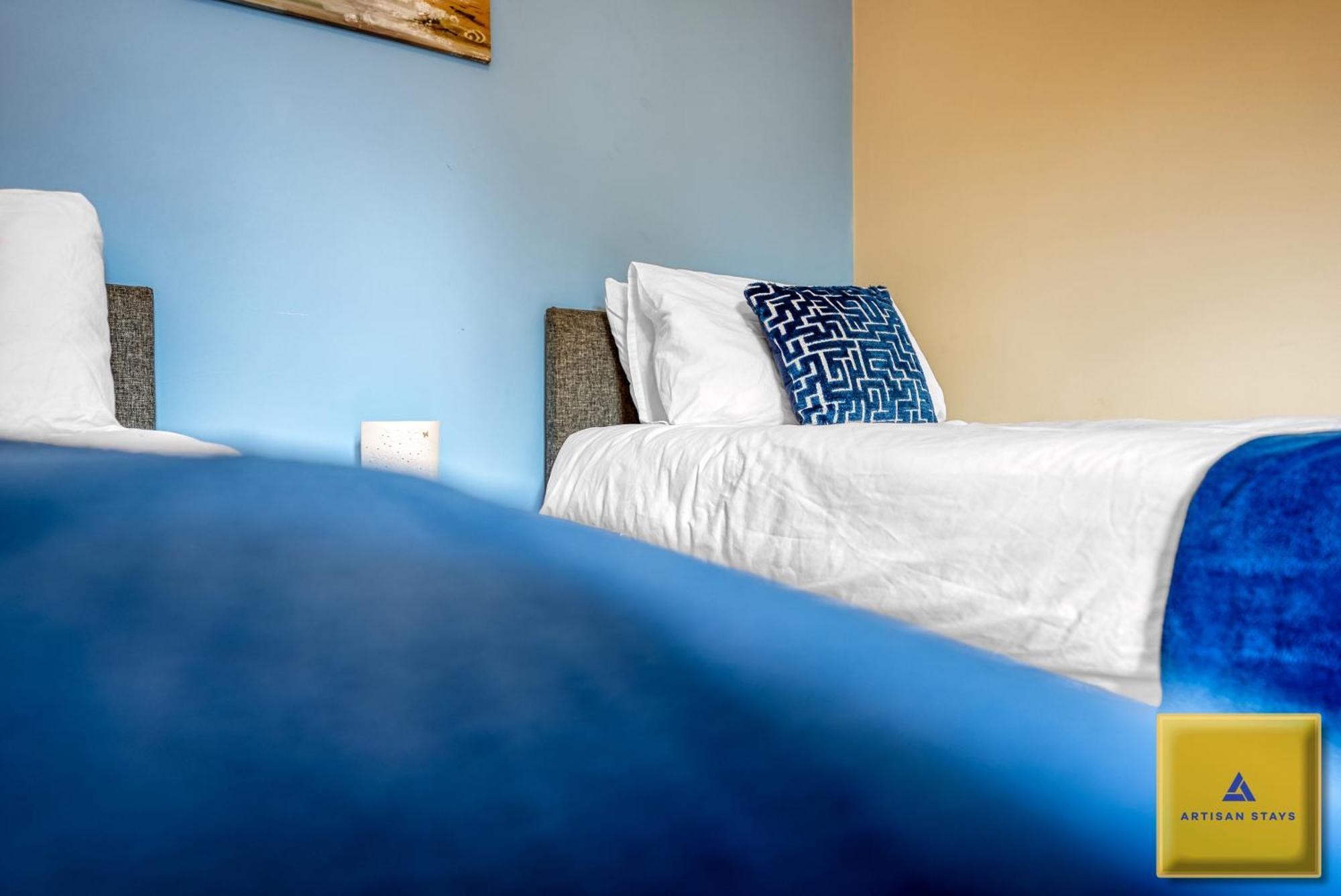 4 Bedroom, 6 Beds, 3 Bathrooms, Near Nec & Birmingham Airport, Business, Contractor And Family Friendly, Free Wi-Fi, Free Parking Coventry Esterno foto