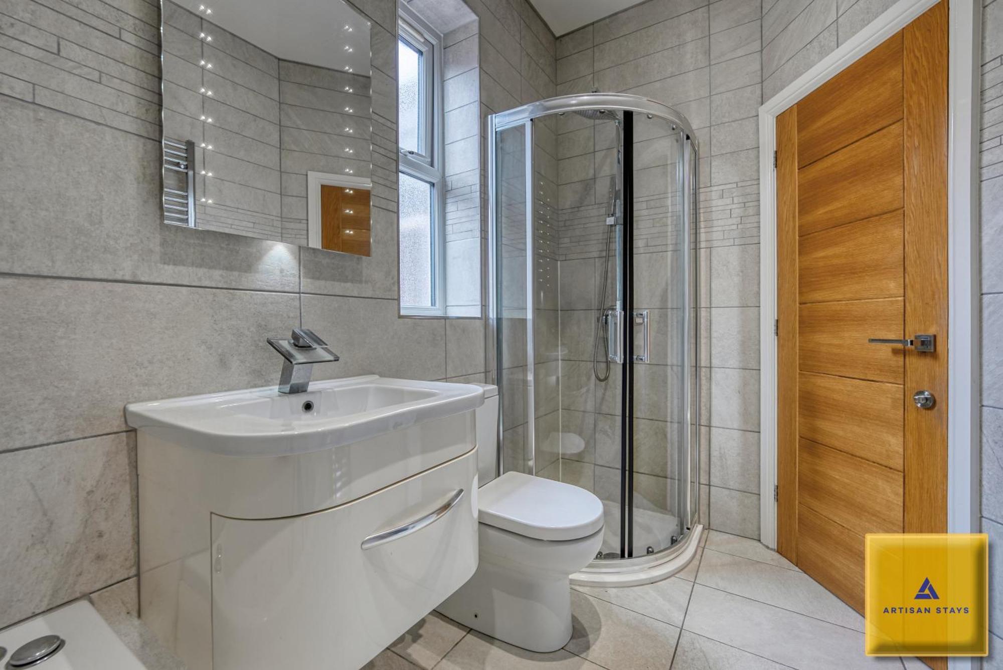 4 Bedroom, 6 Beds, 3 Bathrooms, Near Nec & Birmingham Airport, Business, Contractor And Family Friendly, Free Wi-Fi, Free Parking Coventry Esterno foto
