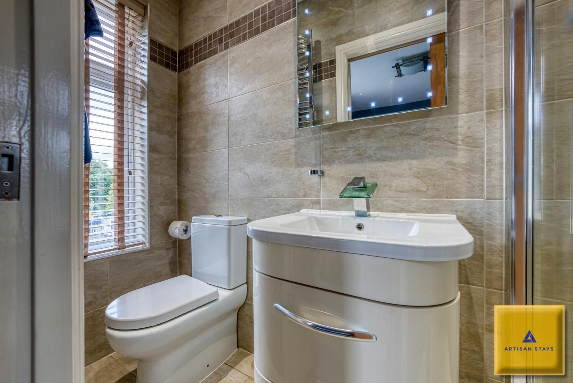 4 Bedroom, 6 Beds, 3 Bathrooms, Near Nec & Birmingham Airport, Business, Contractor And Family Friendly, Free Wi-Fi, Free Parking Coventry Esterno foto