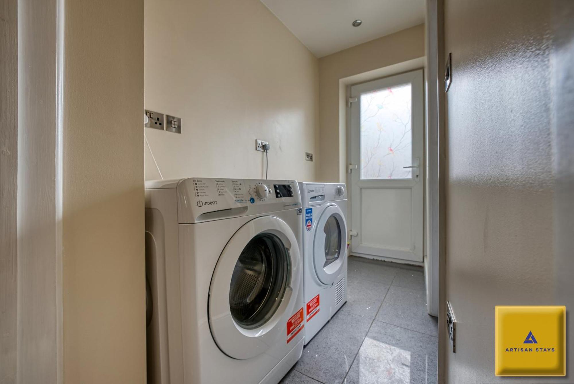 4 Bedroom, 6 Beds, 3 Bathrooms, Near Nec & Birmingham Airport, Business, Contractor And Family Friendly, Free Wi-Fi, Free Parking Coventry Esterno foto