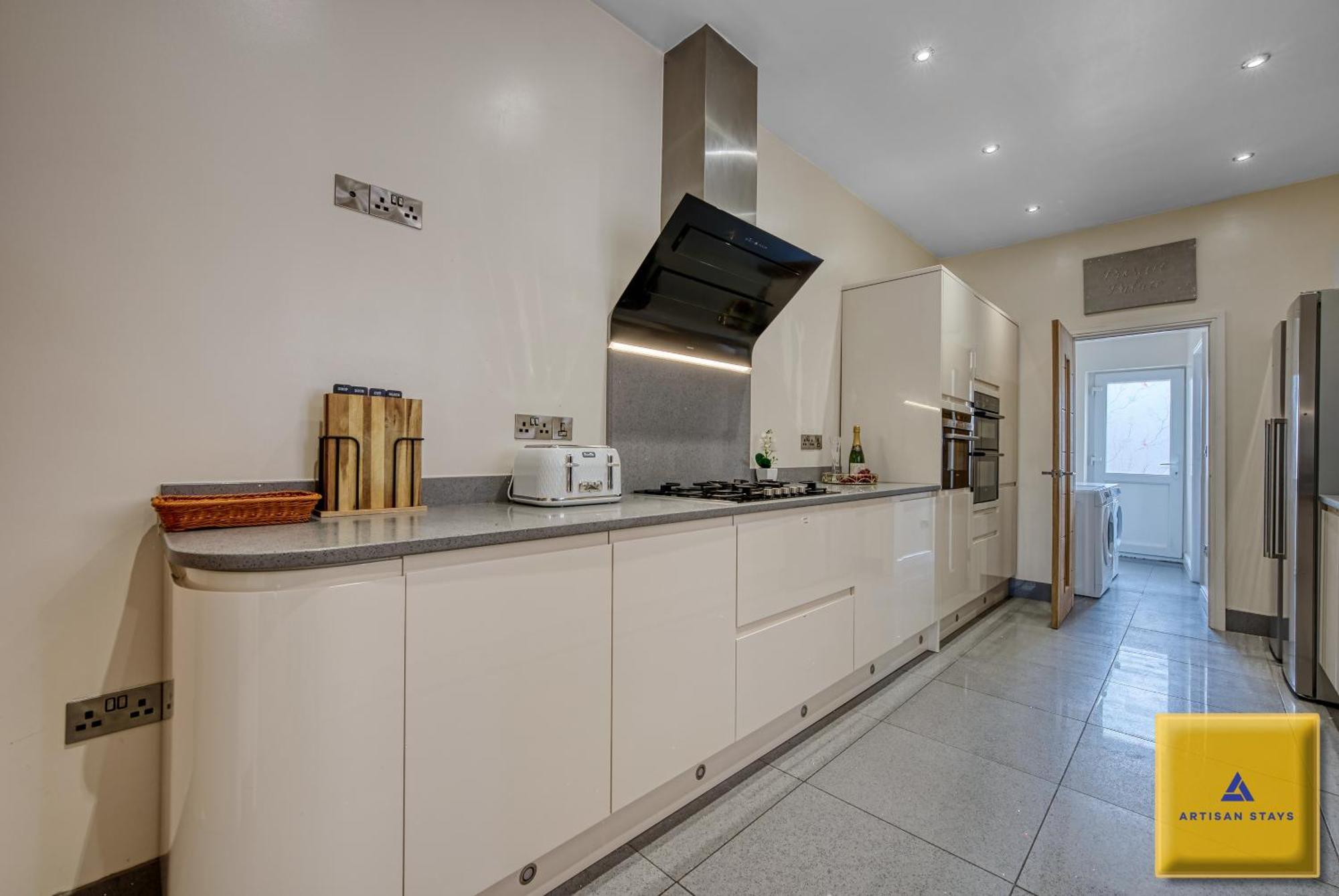 4 Bedroom, 6 Beds, 3 Bathrooms, Near Nec & Birmingham Airport, Business, Contractor And Family Friendly, Free Wi-Fi, Free Parking Coventry Esterno foto